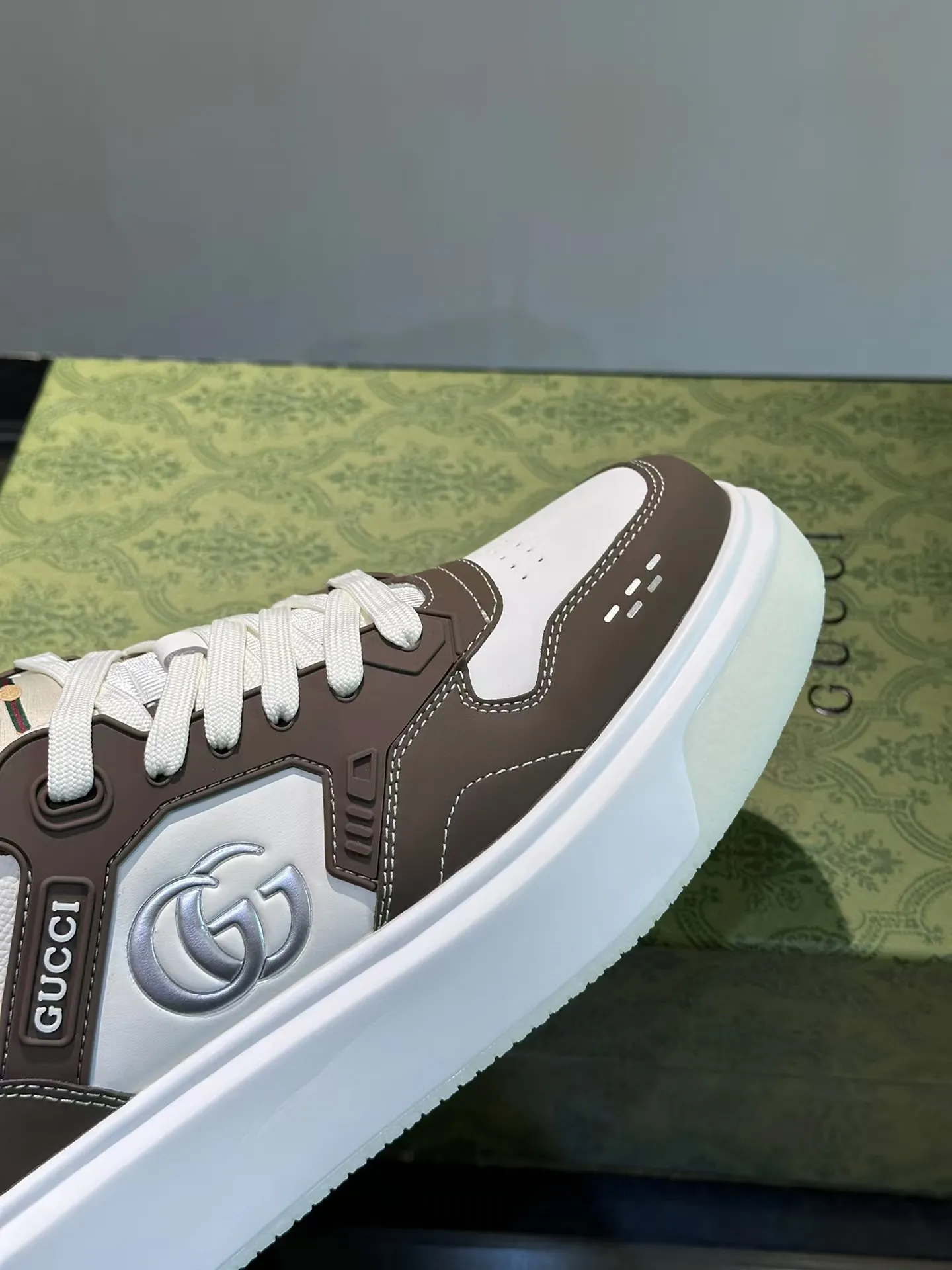 Men's Men's Shoes Men's Men's 💰460 new men's shoes GUCCI [Lightning] latest shoes shipped. Original quality, fashionable, made of special materials, sheepskin lining, brand new packaging. The foot feels super comfortable and the workmanship is impeccable. Size: 38-45